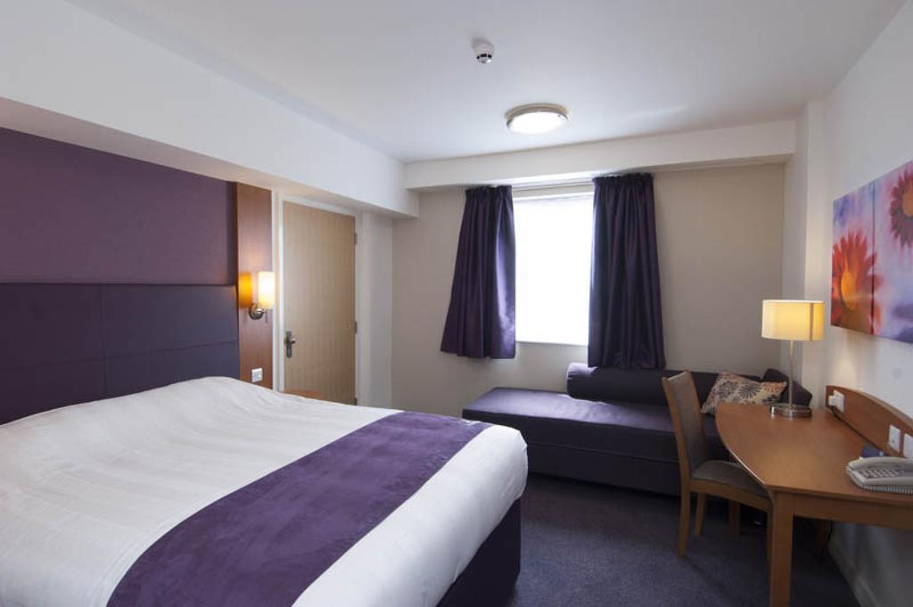 Premier Inn Manchester - แฮนด์ฟอร์ท ภายนอก รูปภาพ
